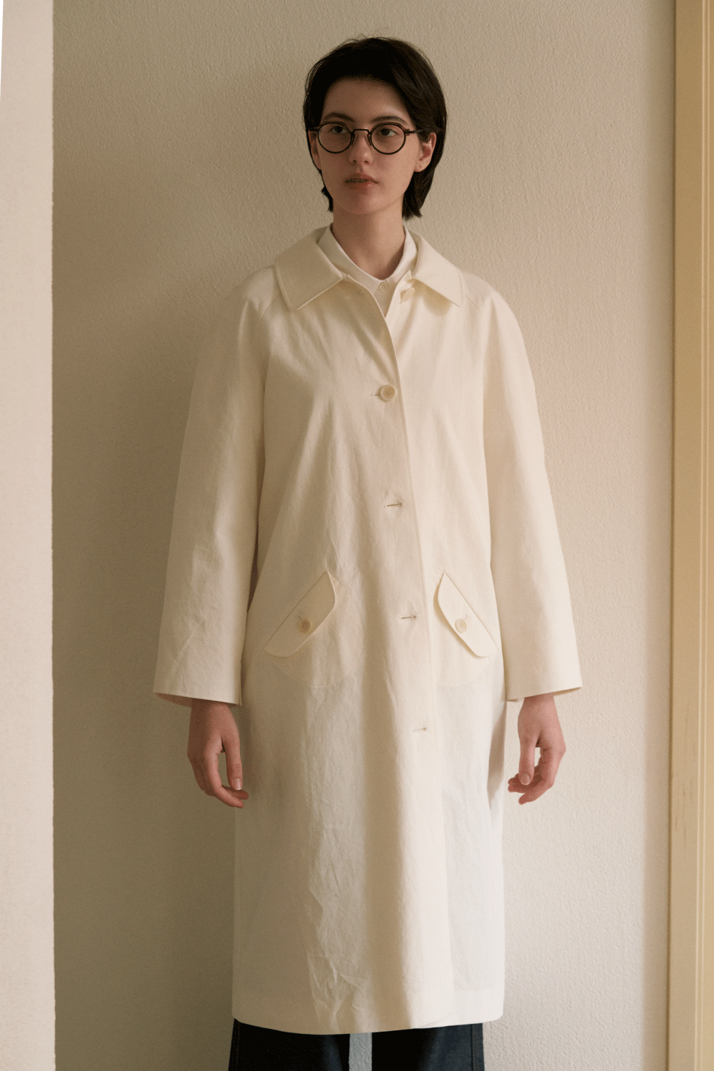 [White]Half-moon trench coat